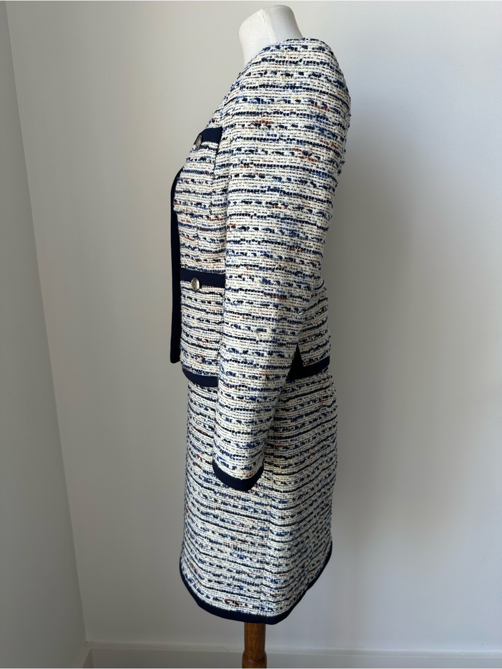 White House Black Market Classic Navy-Trim Tweed Jacket & Skirt Suite Size 2 - Picture 5 of 13